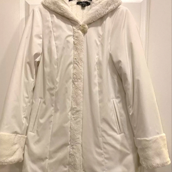 White Glamorous Womens Fur Versatile Reversible Rain Coat  Button Jacket EUC - Picture 4 of 12